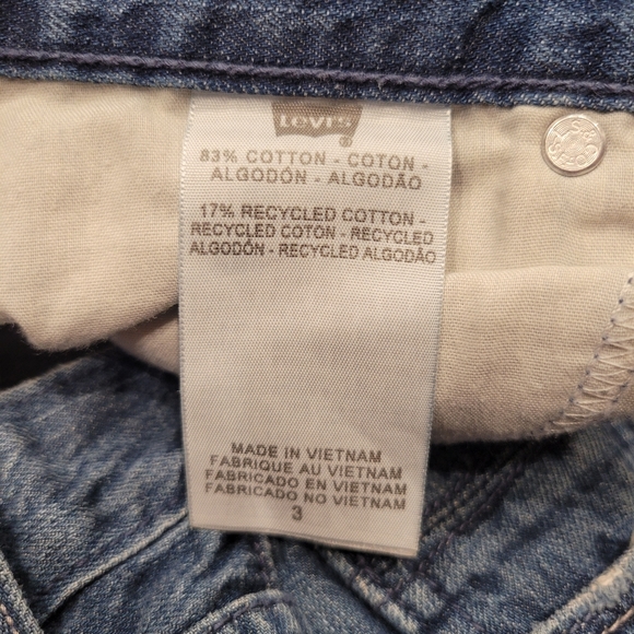 Levi's Jean Shorts 3 - Picture 4 of 7